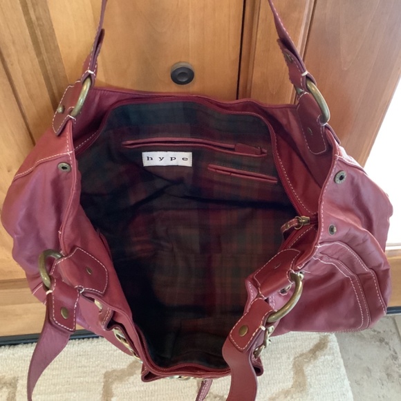 Hype Berry Red Leather Shoulder Bag - Picture 2 of 4